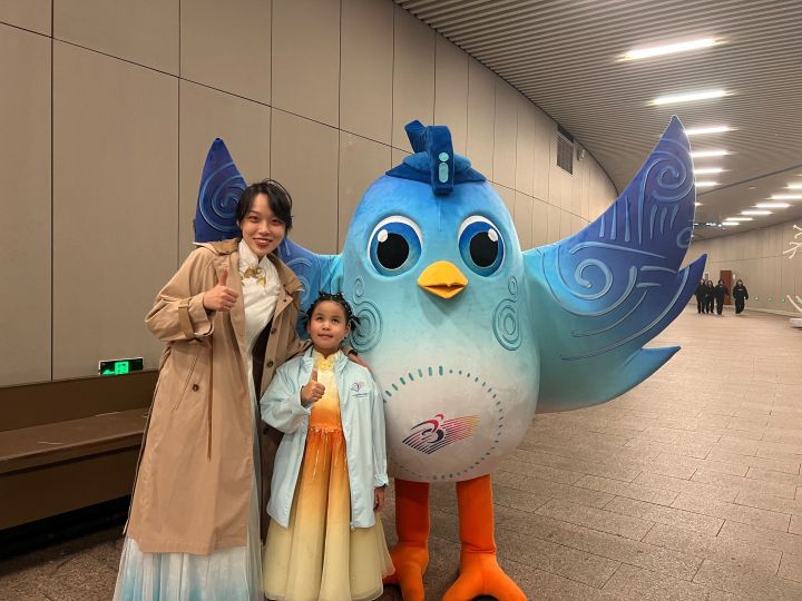 用听觉、触觉与手语互补呈现桂花盛景，把无障