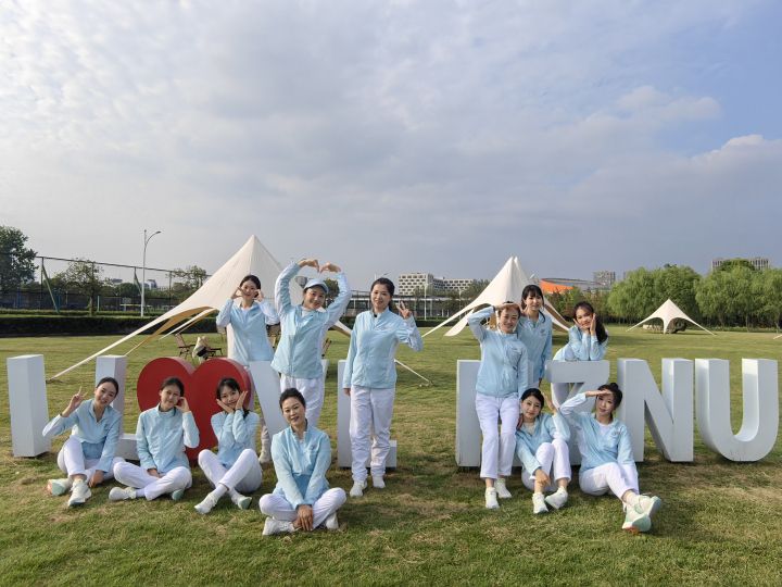 用听觉、触觉与手语互补呈现桂花盛景，把无障