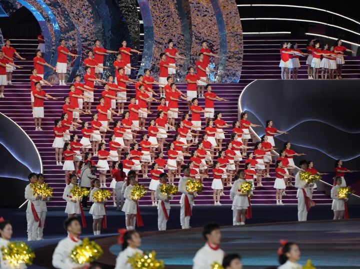 用听觉、触觉与手语互补呈现桂花盛景，把无障