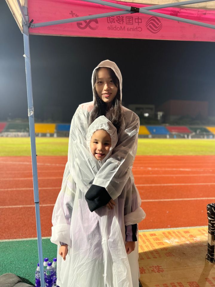 用听觉、触觉与手语互补呈现桂花盛景，把无障