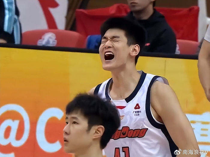 广东男篮末节大逆转 麦考尔独木难支国内球员成