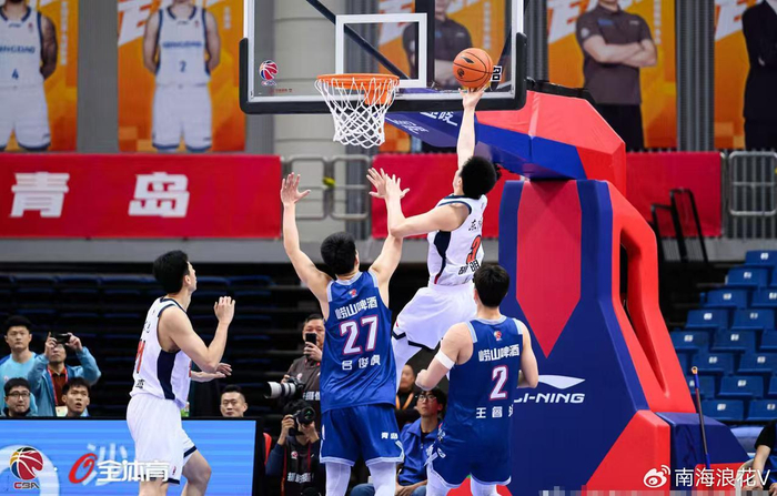 广东男篮末节大逆转 麦考尔独木难支国内球员成