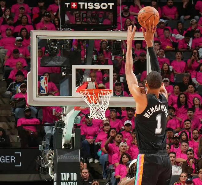 马刺大胜开拓者 文班亚马创队史季后赛首秀得分