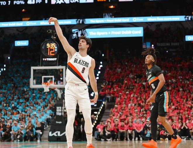 马刺大胜开拓者 文班亚马创队史季后赛首秀得分