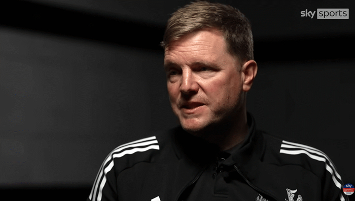 纽卡主帅埃迪-豪直面困境：球迷支持与阿森纳大